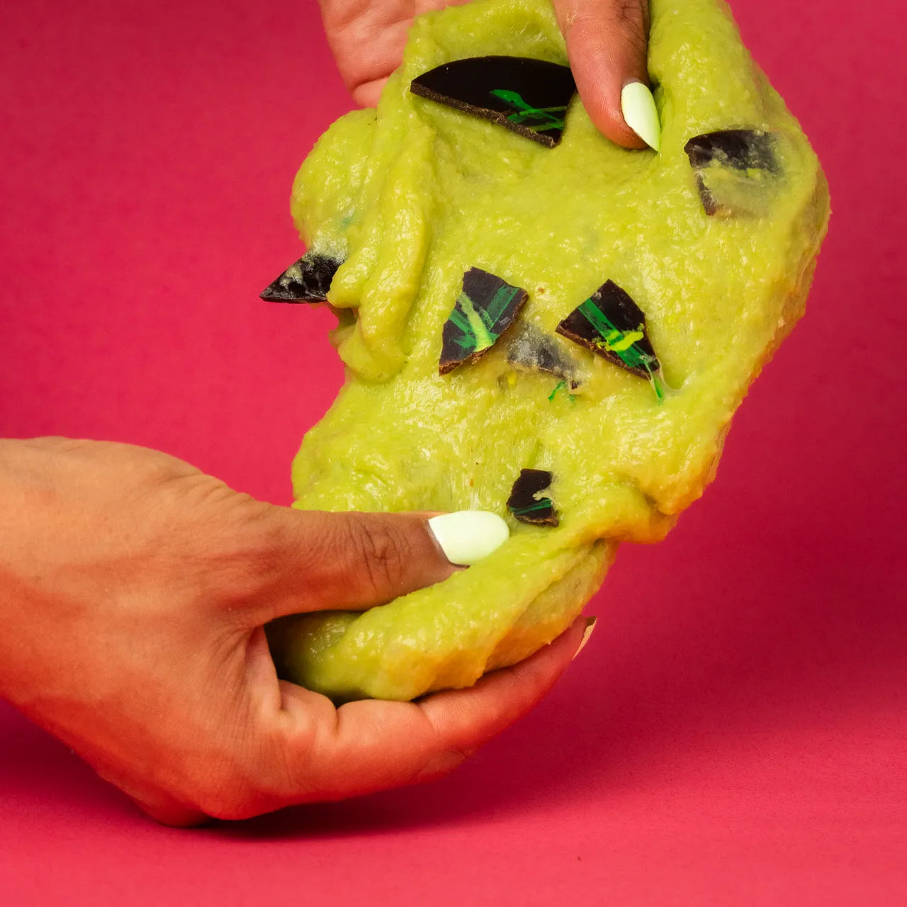 Dubai Crunch by Gooru Slime: crackable chocolate-shell slime with an airy, crunchy base. Handmade in the UAE.